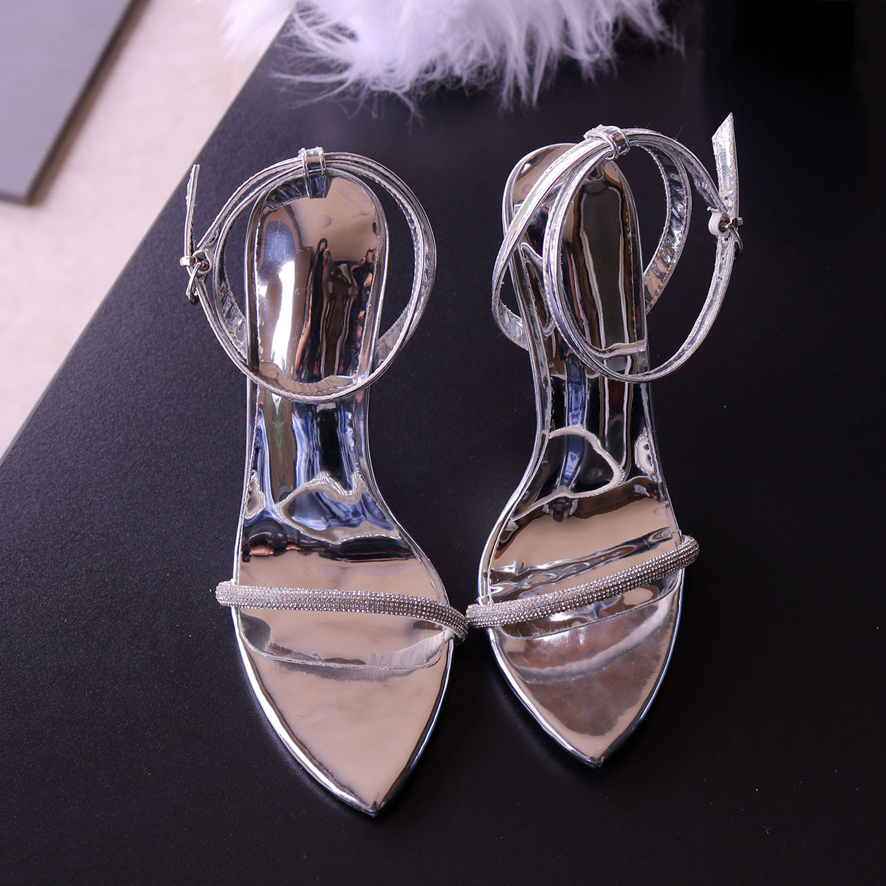 Silver mirror lacquered leathe - Casual Sandal Leather 评论和价格